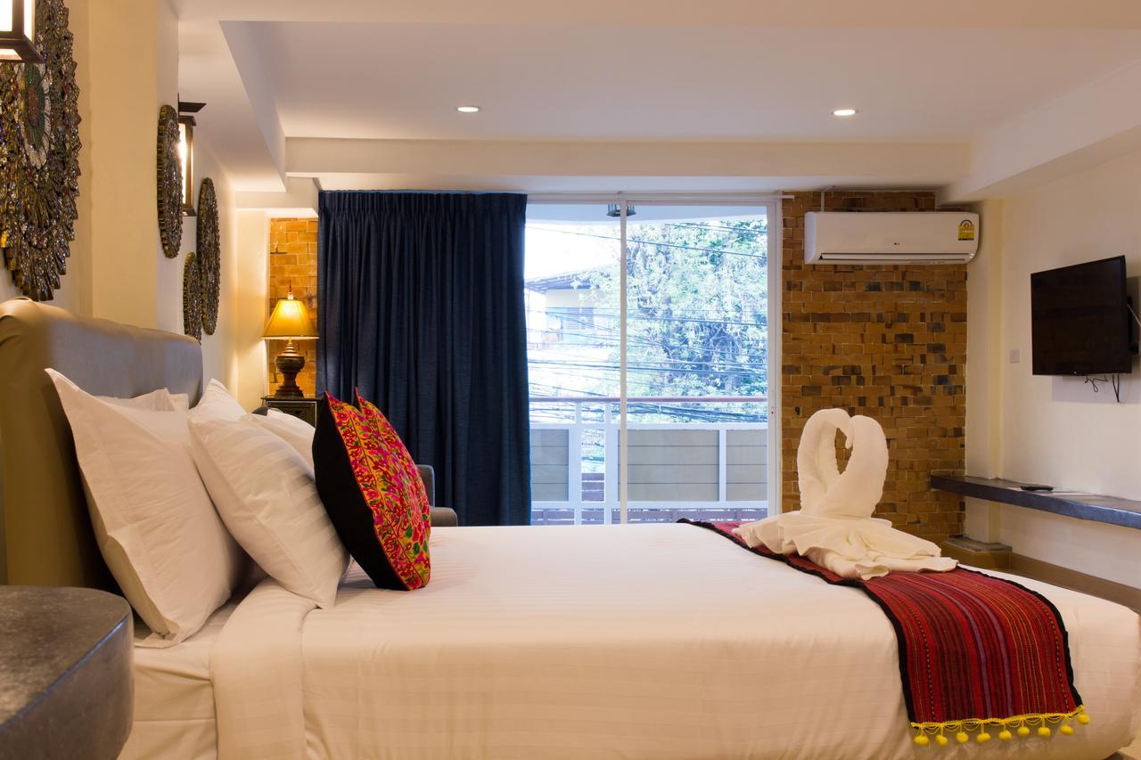 Deluxe King Room Sofa Bed
