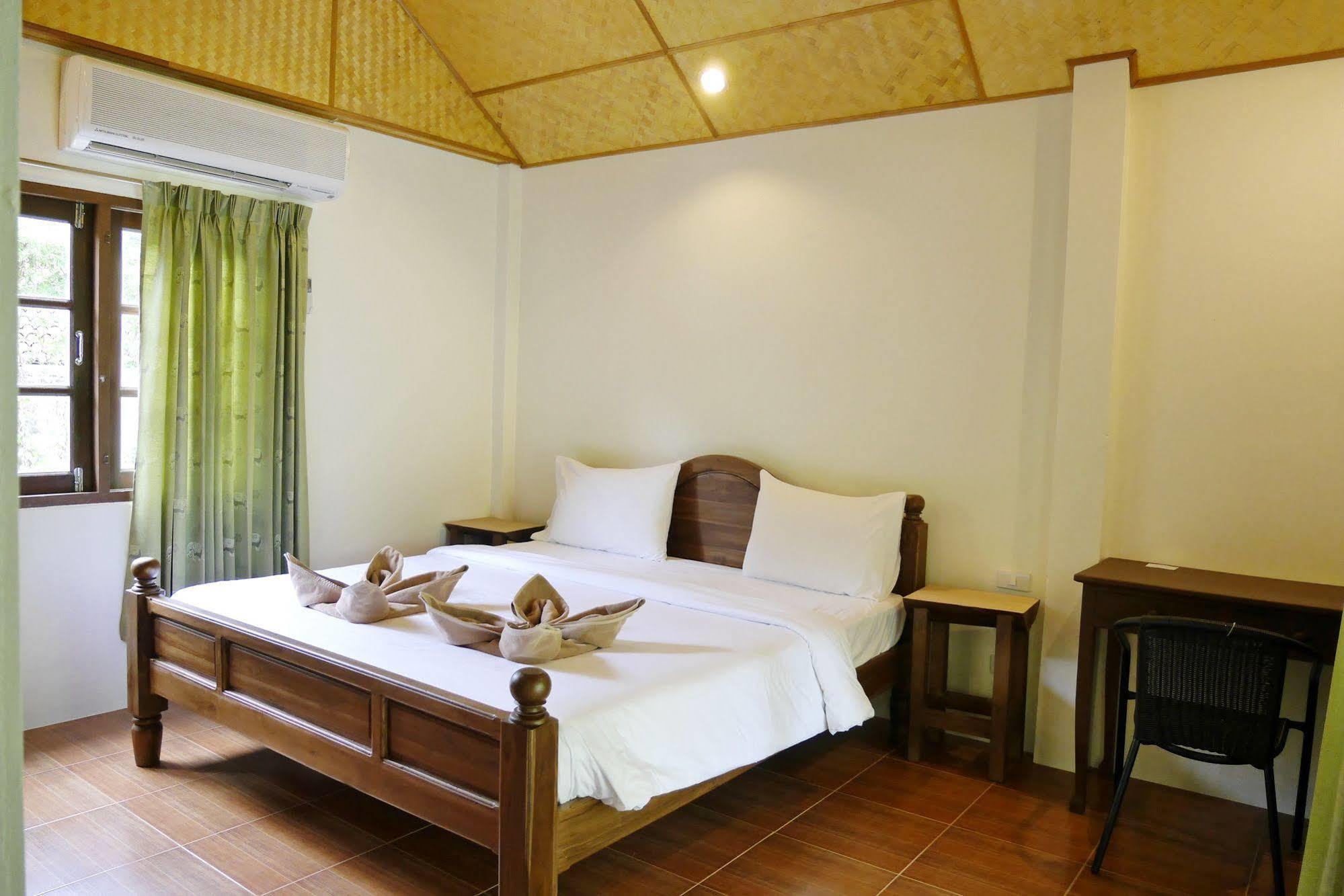 Deluxe Bungalow with Garden View