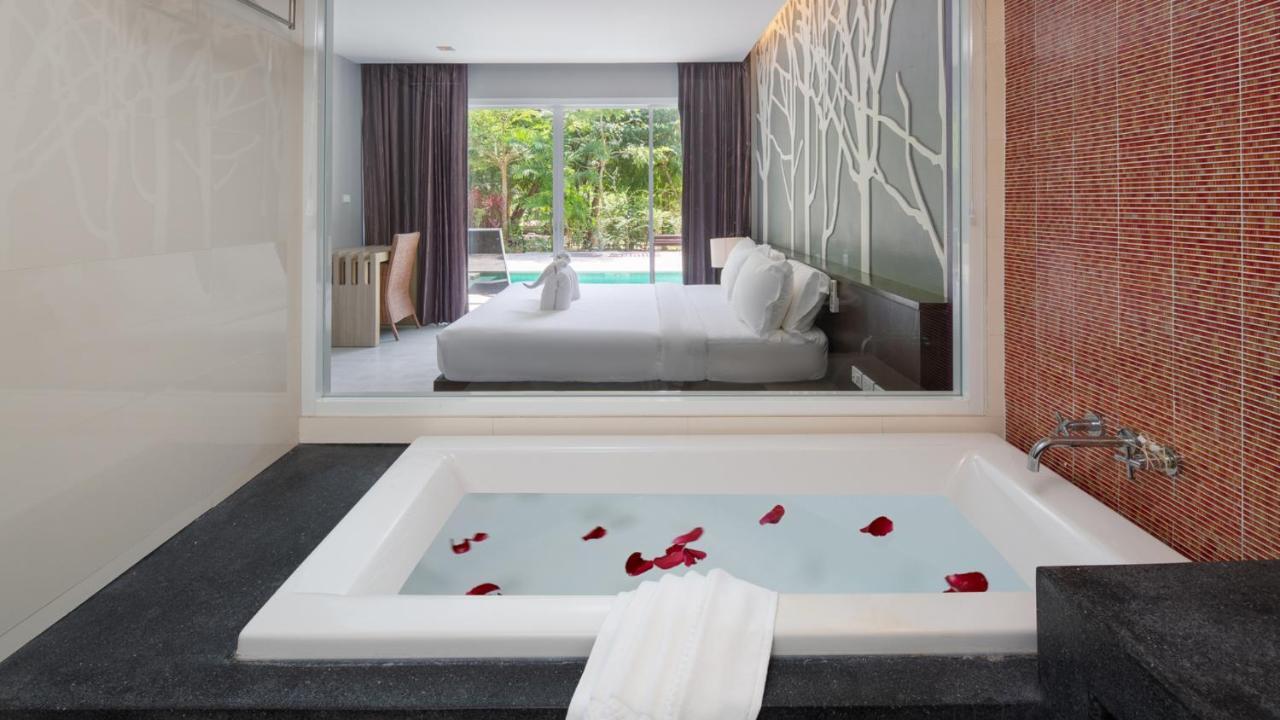 Deluxe Double Room with Pool Access