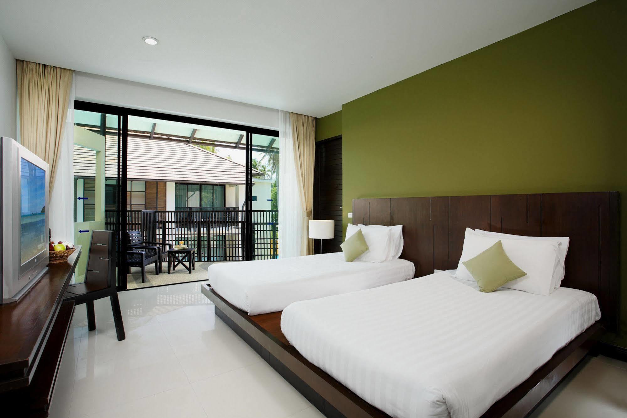 Chambre Supérieure avec Vue sur la Piscine