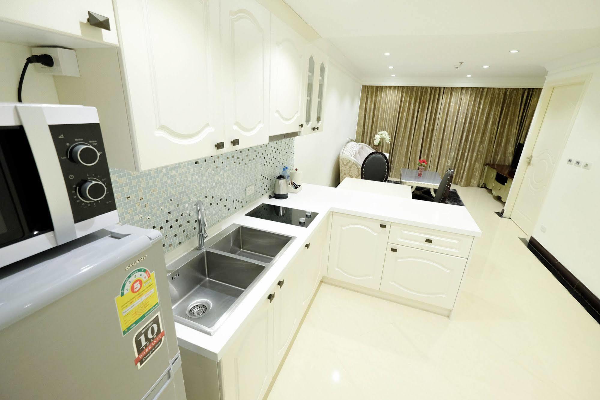 One-Bedroom Suite with City View