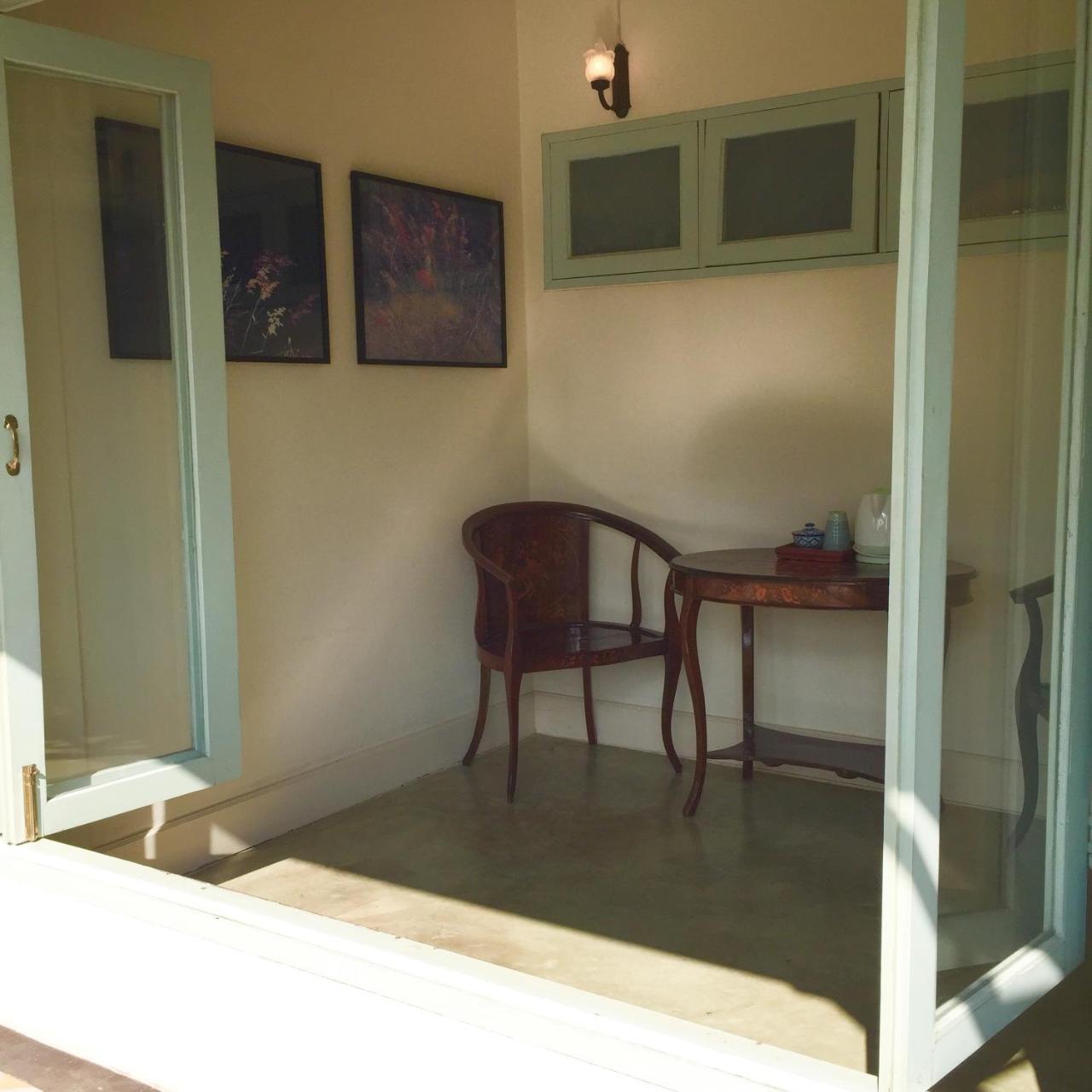 Deluxe King Room Sunroom