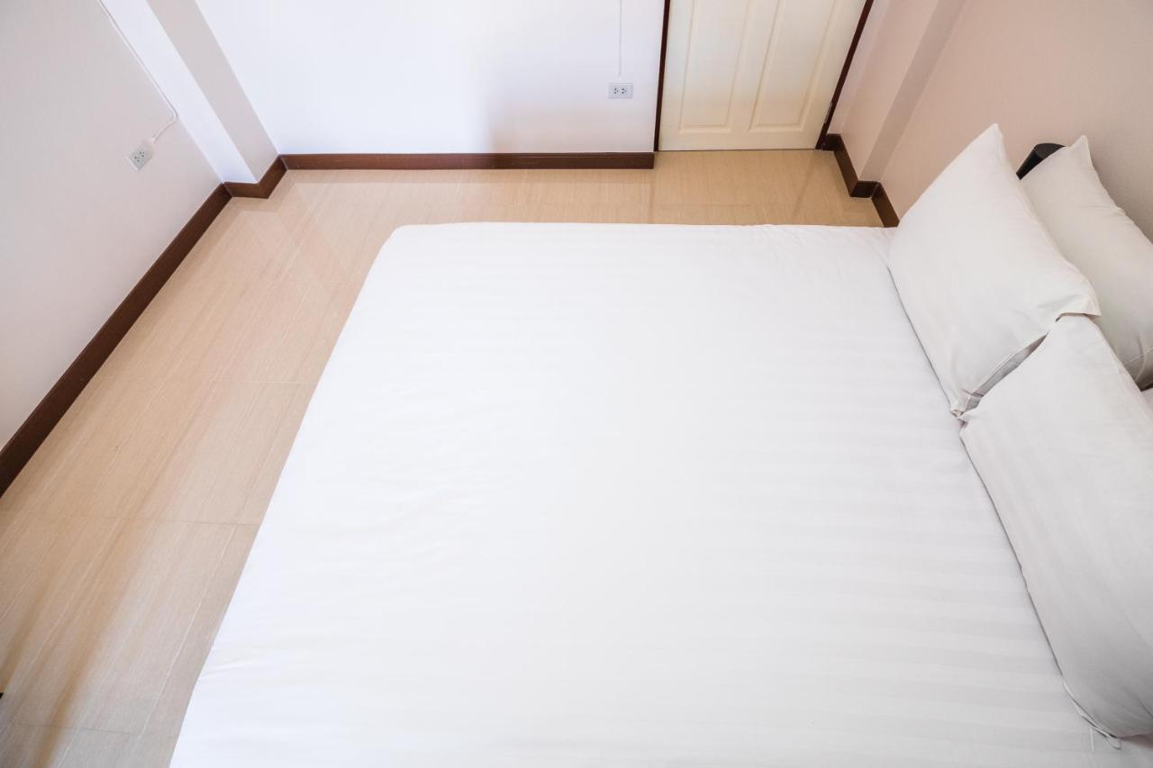 Double Room Shower 5th & No Lift