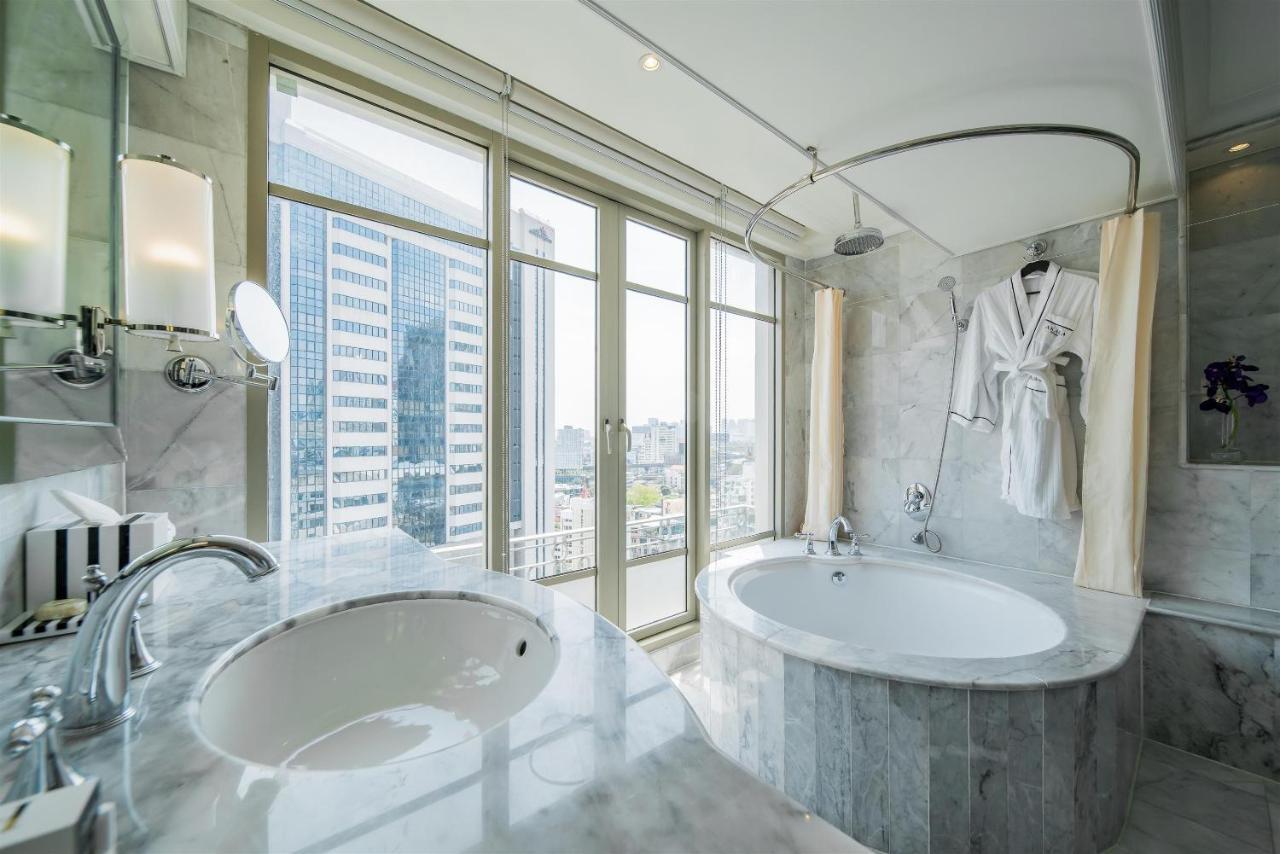 Akara Deluxe King Room