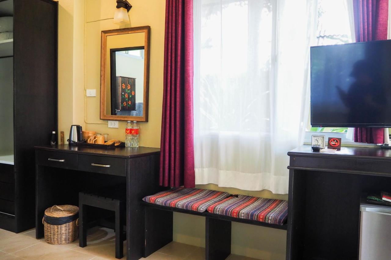 One-Bedroom Bungalow,927937807:JPEG
