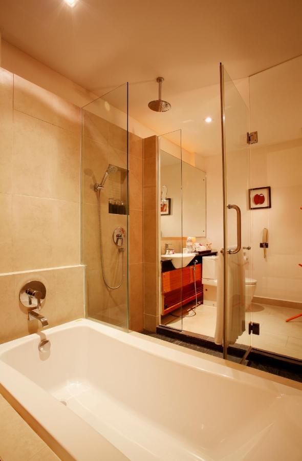 Deluxe Double Room Pool View Daily Complimentary Minibar