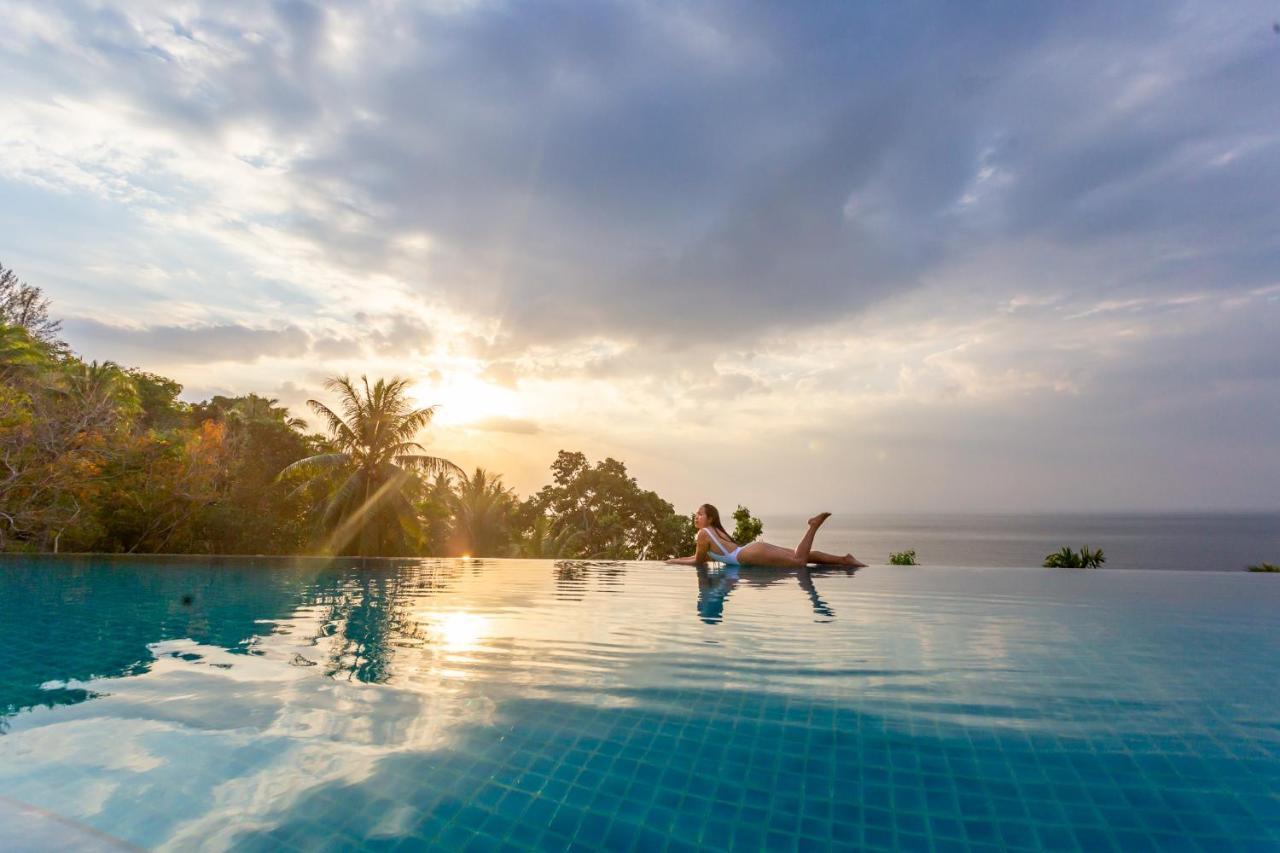 Chambre de Luxe avec Accès à la Piscine et Vue sur l'Océan