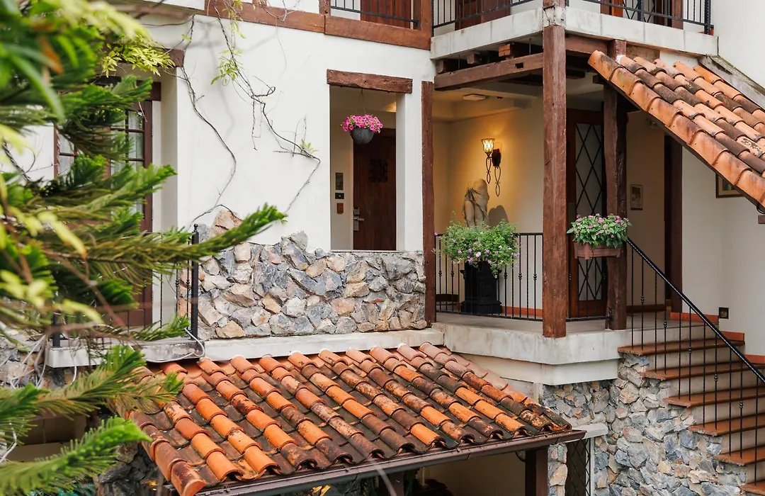 Le Charcoa Hotel-1