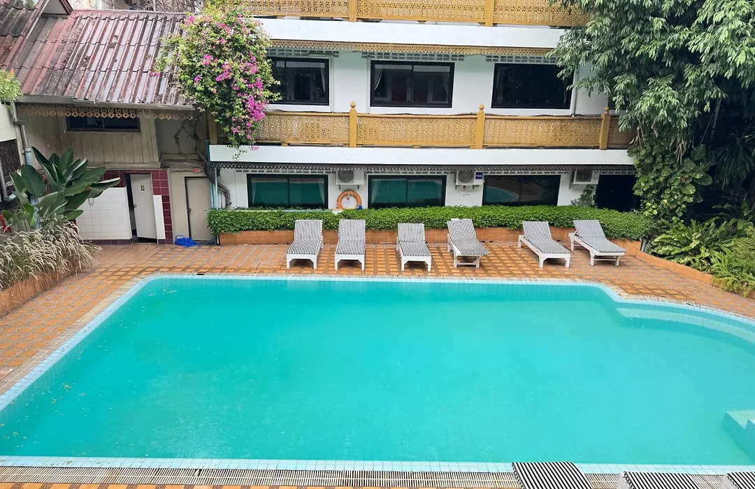 Collection O Khu Mueang Near Tha Phae Gate Formerly Lai Thai Guesthouse-1