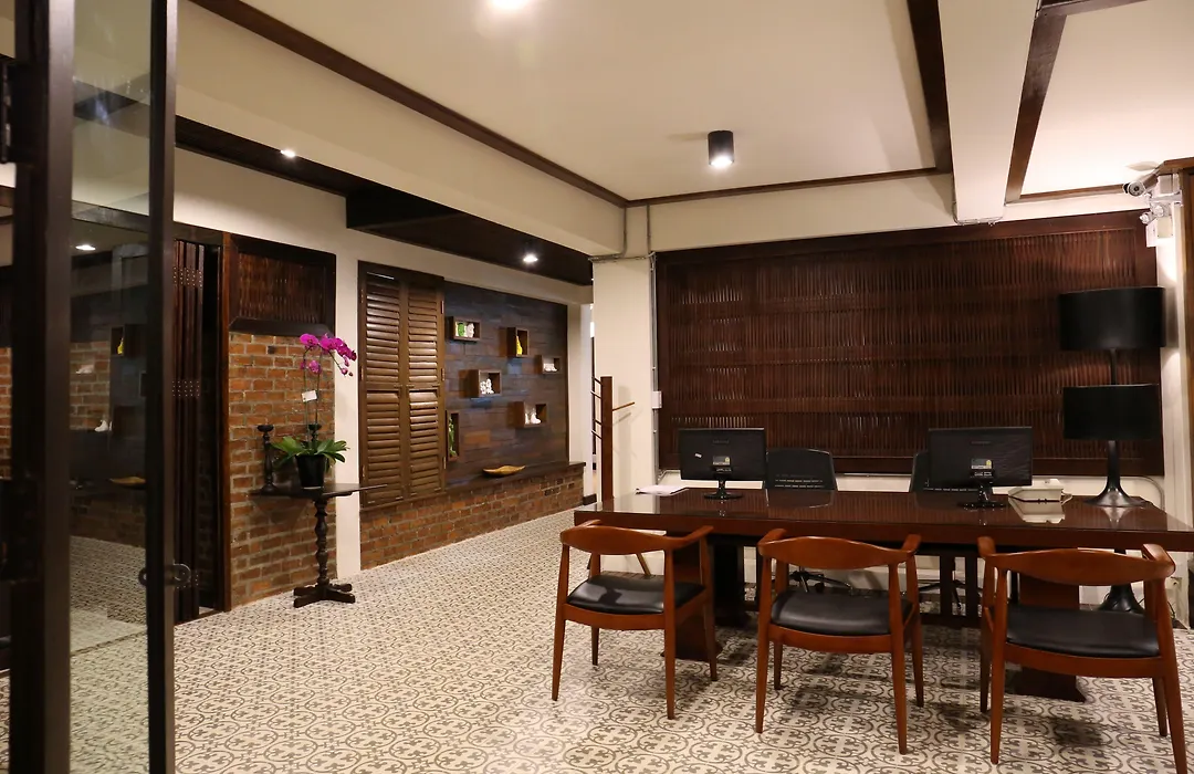 Kampaeng Ngam Hotel - Steps To Night Bazaar & Old City-1
