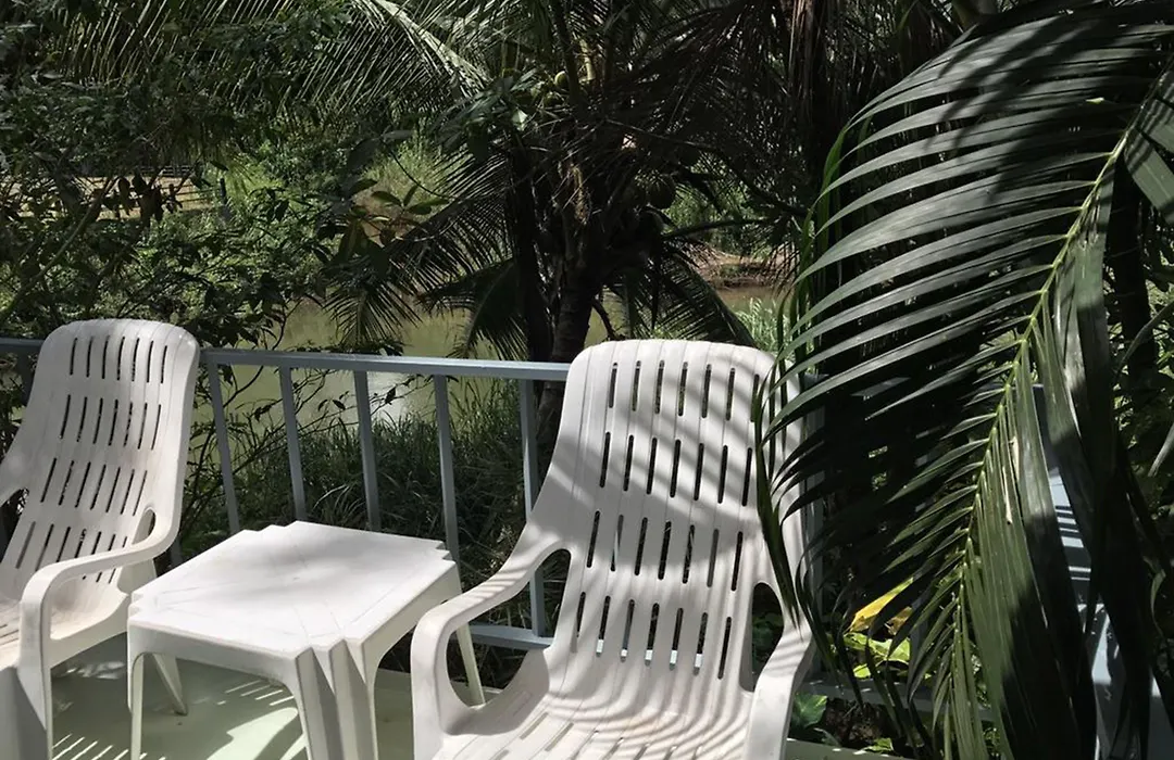 Oyo 75304 Riverside Guesthouse-1
