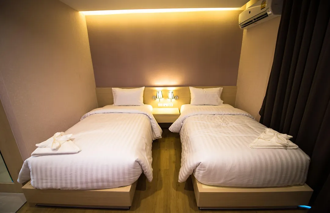 L Hotel-1