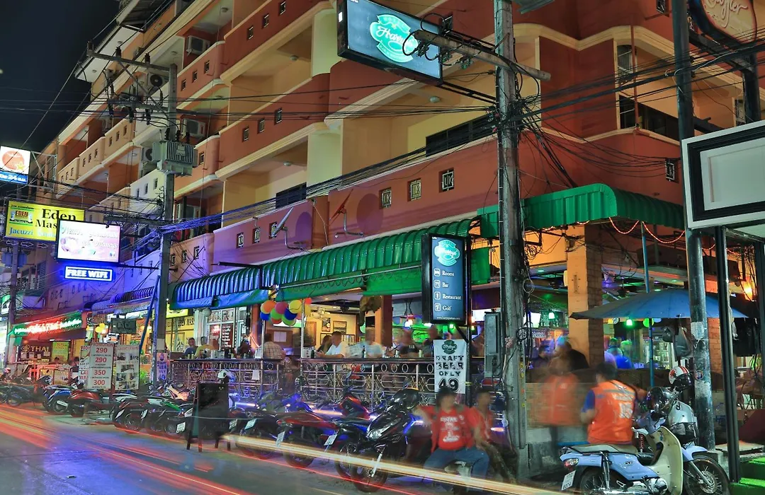 Harrys Hotel Bar & Restaurant-1