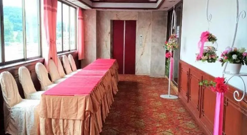 Cathay Hotel-1