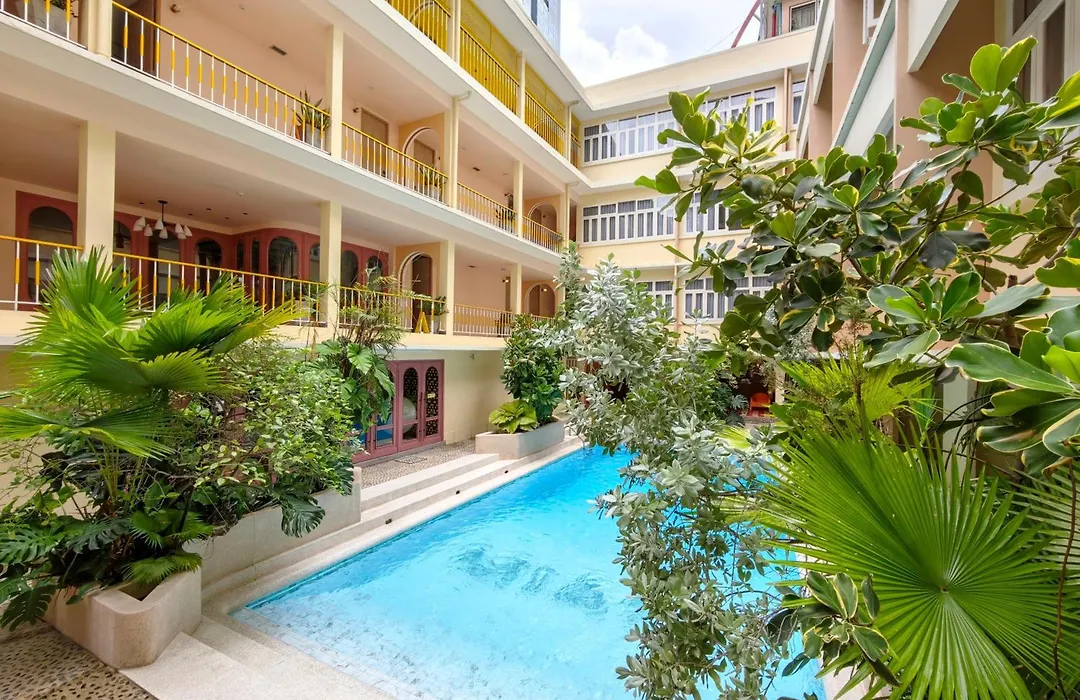 Miami Hotel Bangkok-1