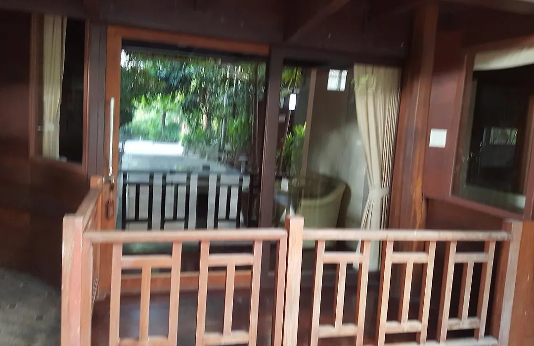 Ruean Mai Chai Khlong-1
