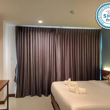 Louis' Runway View Hotel - Sha Extra Plus-3