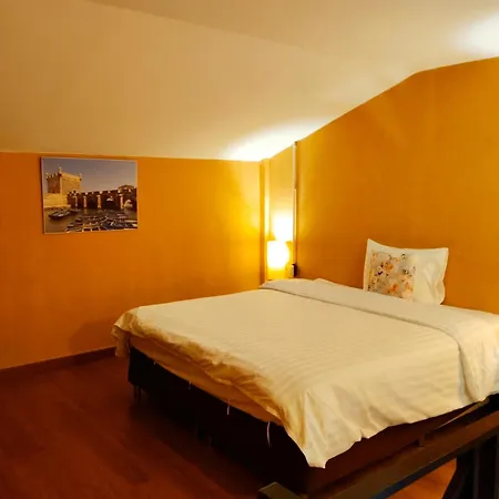Retro Box Hotel Chumphon-3