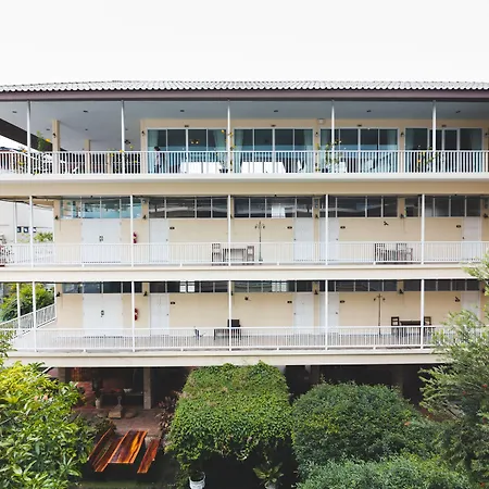 Feung Nakorn Balcony Rooms And Cafe-2