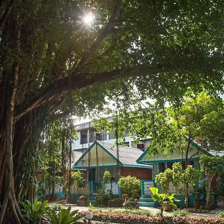 Blu' Beach Bungalows-3