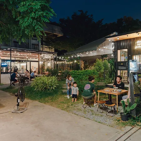The Yard Bangkok Hostel-3