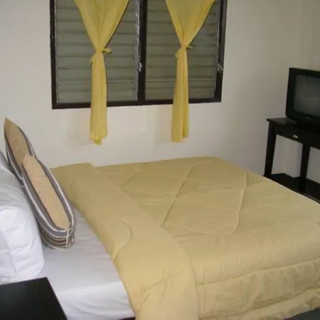 Oyo 75304 Riverside Guesthouse-3