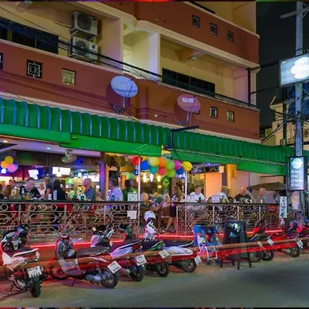 Harrys Hotel Bar & Restaurant-2