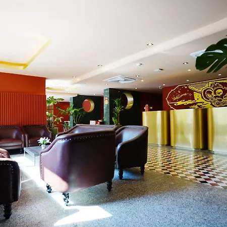 4 Monkeys Hotel-3