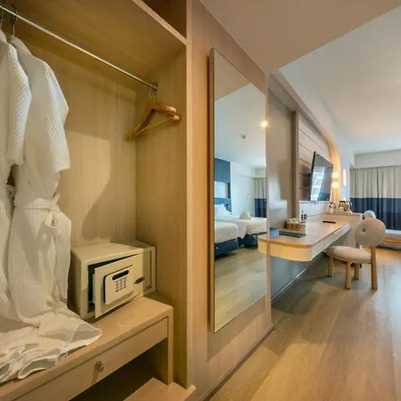 Jomtien Palm Beach Hotel & Resort - Family-Friendly-2