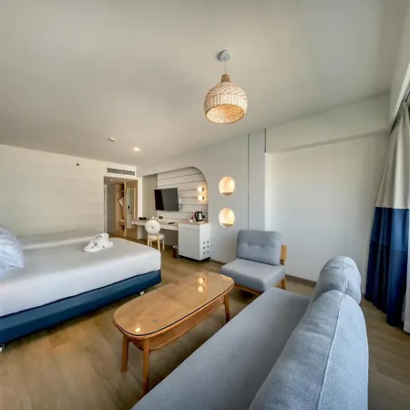 Jomtien Palm Beach Hotel & Resort - Family-Friendly-3