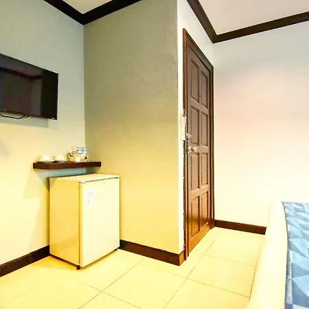 Hallo Patong Hotel - Rooftop Pool - Stunning Mountain Views & Otop Market-3
