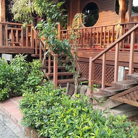 Ruean Mai Chai Khlong-2