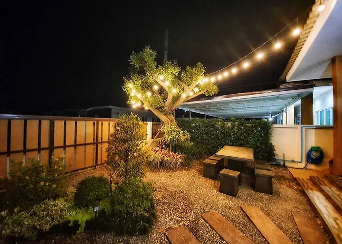 Glass House, Mountain View, Near Airport-City