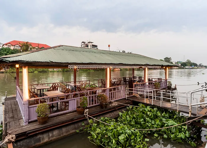 Hôtel au bord de la rivière Ayothaya