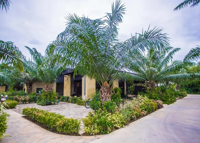 Palm Pran Resort