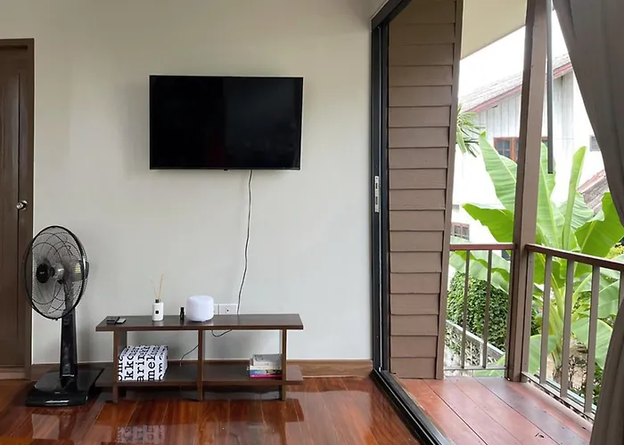 Baan Jai Klang (บ้านใจกลาง)