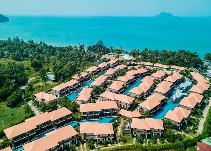 Blue Bay Resort - Access To Pool And Beach-Phuket & Krabi