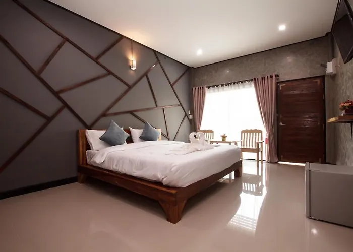 โรงแรมบ้านมะกรูด Baan Ma Grood Hotel