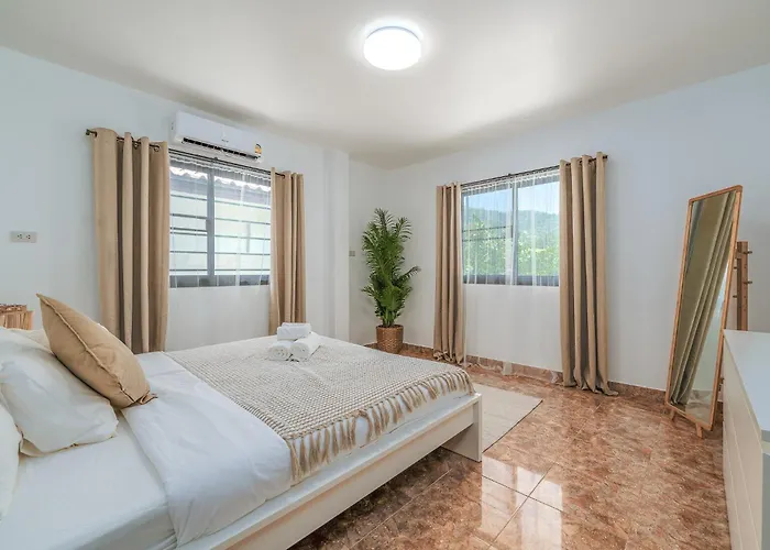 Nai Harn Beach Villa 2 Bdr
