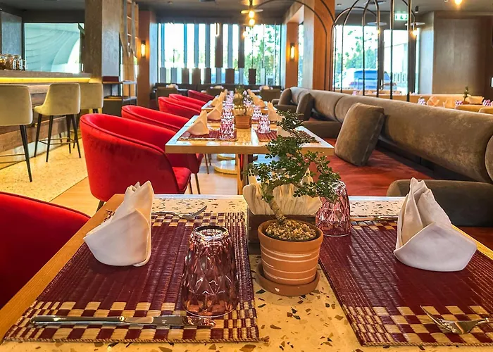La Green Hotel & Residence