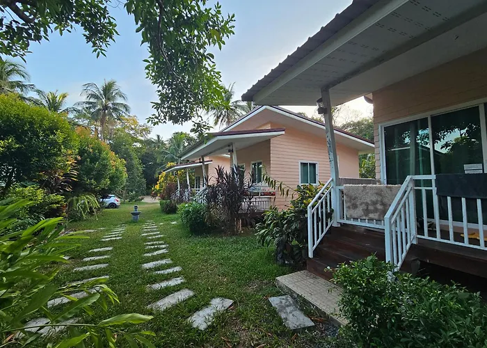 Baan Suan Khun Ta บ้านพักสวนคุณตา