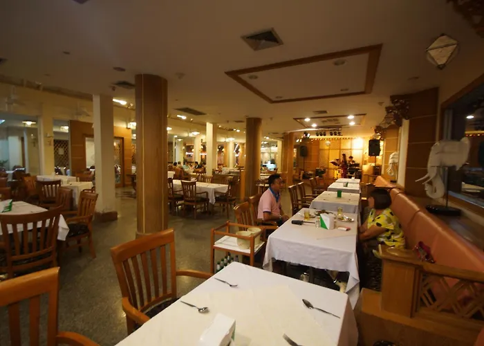 Dhevaraj Hotel Nan