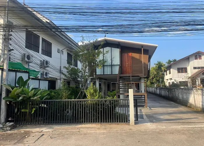 Baan Jai Klang (บ้านใจกลาง)