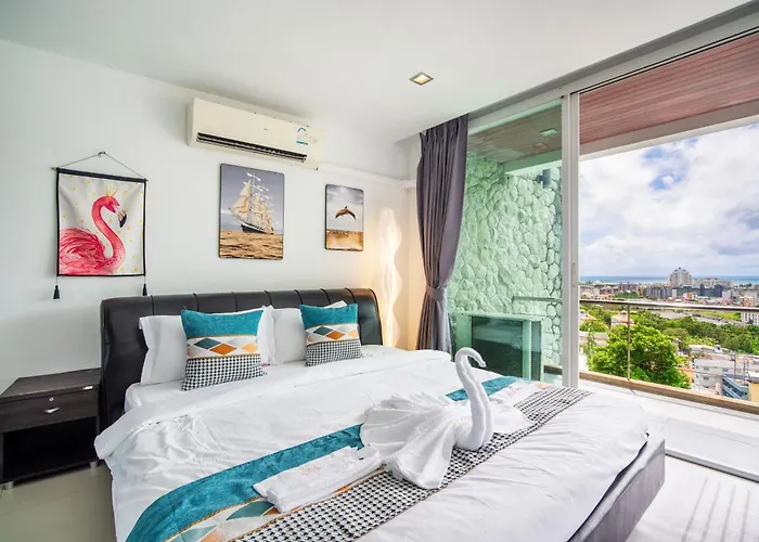 Patong Villa1三卧泳池别墅两个海景房 近班赞江西冷海滩中文管家