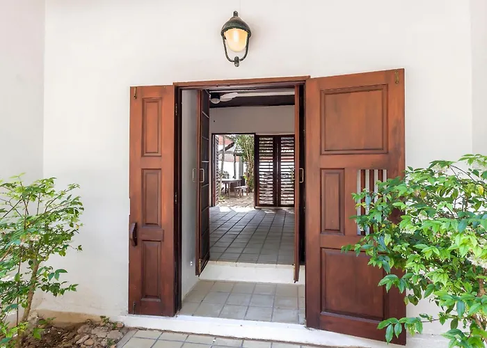 Baan Khunying - Secluded Phuket Beachfront Villa