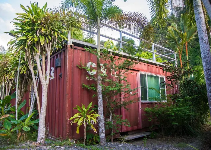 The Camper Lodge Khao Sok