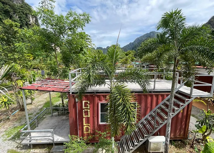 The Camper Lodge Khao Sok