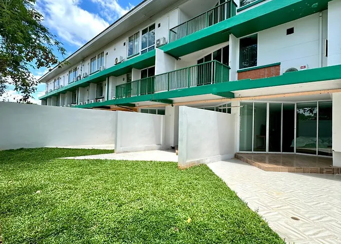 Plernpetch Hotel