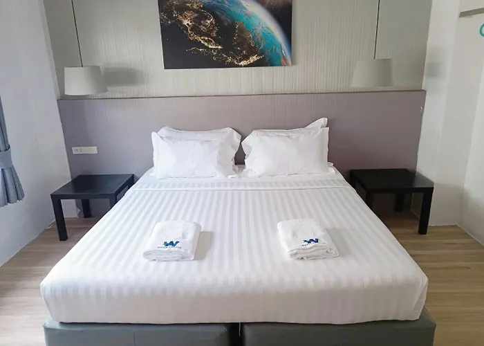 Whale Hostel Cha-Am