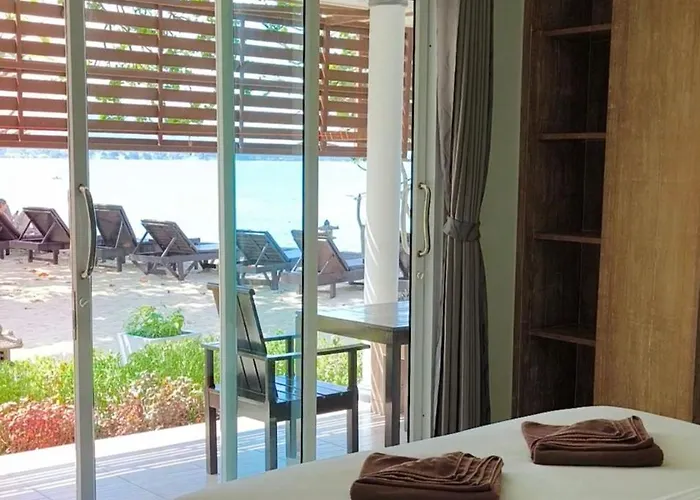 Maenam Villa Hotel
